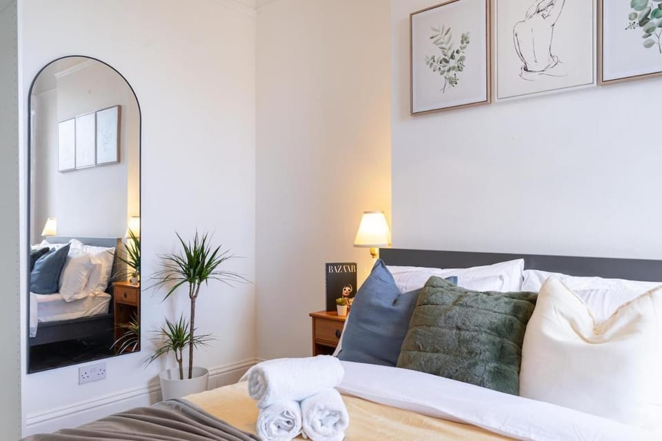 Spacious 2BR South London Retreat Great Transport Apartment in London Borough of Southwark