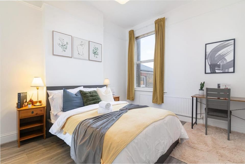 Spacious 2BR South London Retreat Great Transport Apartment in London Borough of Southwark