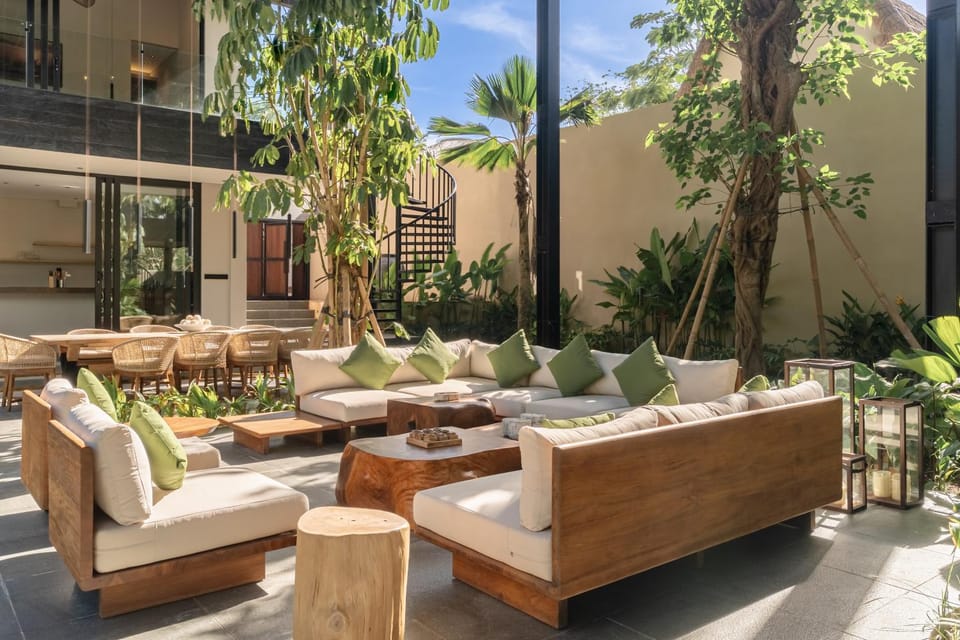 Property building, Patio, Balcony/Terrace