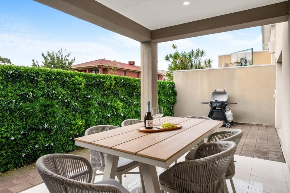 Patio, Dining area