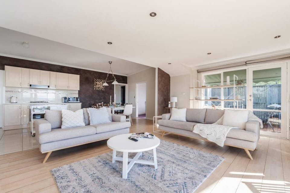 Living room, Seating area, pet friendly
