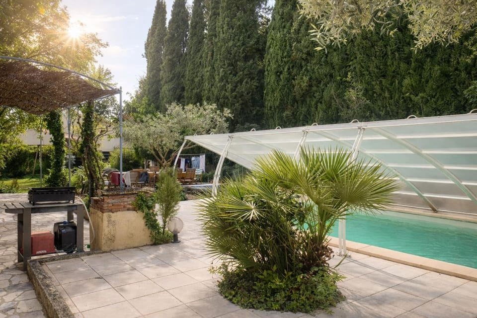 Bastide Azzura - Private Pool House in L'Isle-sur-la-Sorgue