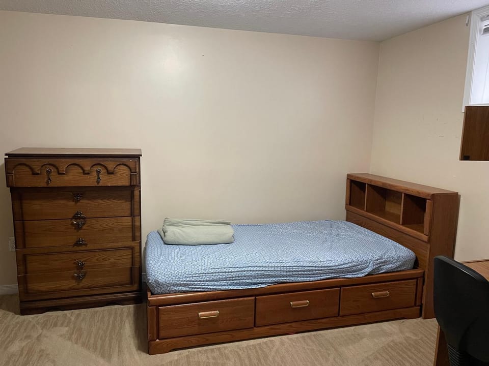 Beside U of Guelph Residence Rm 2 Bed and Breakfast in Guelph