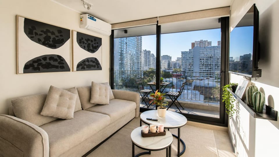 TV and multimedia, View (from property/room), Balcony/Terrace, Living room, Seating area, City view