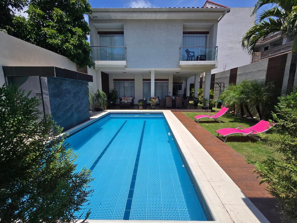 Casa completa con piscina amplia House in Santa Cruz de la Sierra