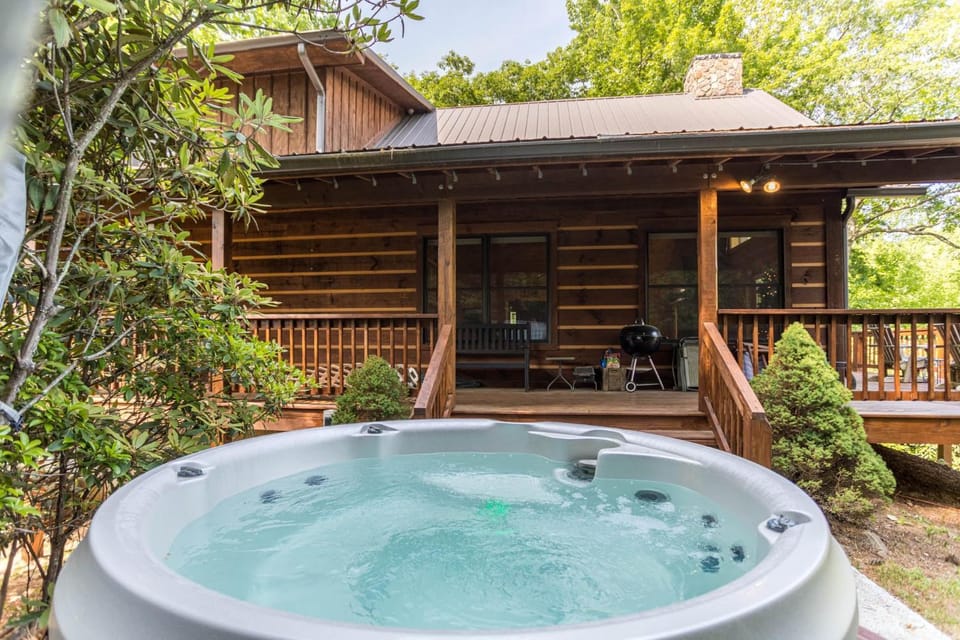 Azalea Hill - Mountain Views Hot Tub Pool Table Ping Pong House in Brushy Fork