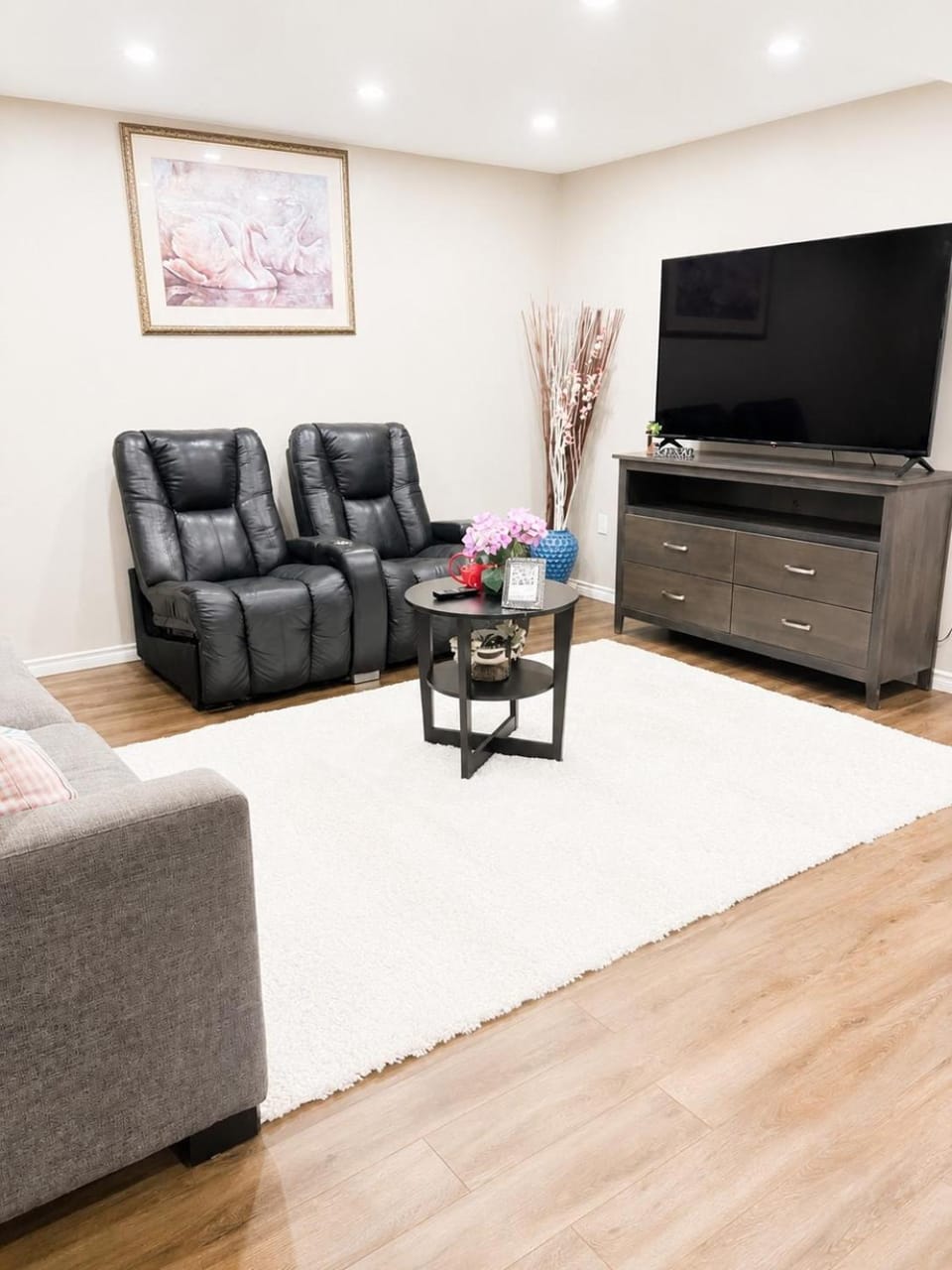 Cozy Luxury Stay, WiFi and Fully Equipped Apartment in Brant