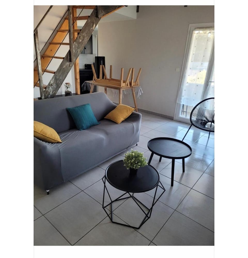 Grand appartement lumineux proche remparts Apartment in Le Grau-du-Roi