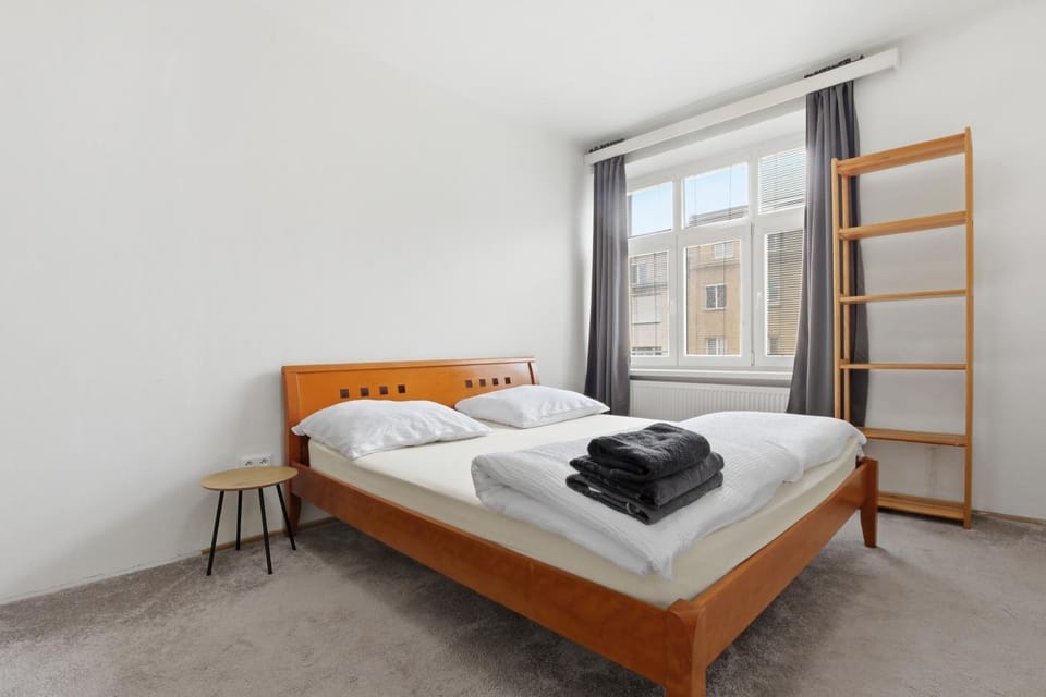 Photo of the whole room, Bedroom, towels