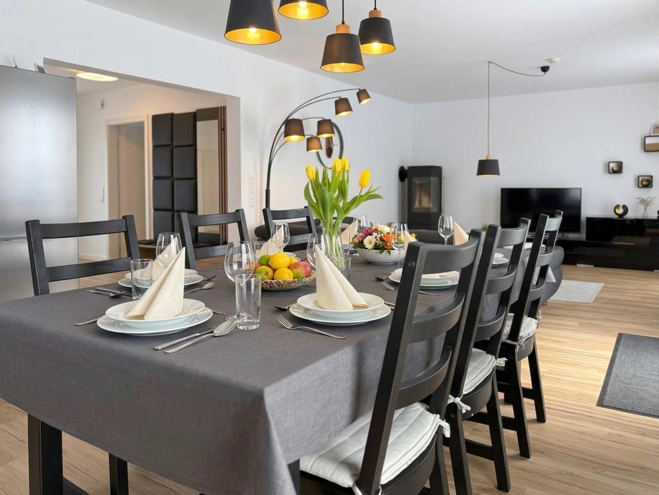 Seating area, Dining area