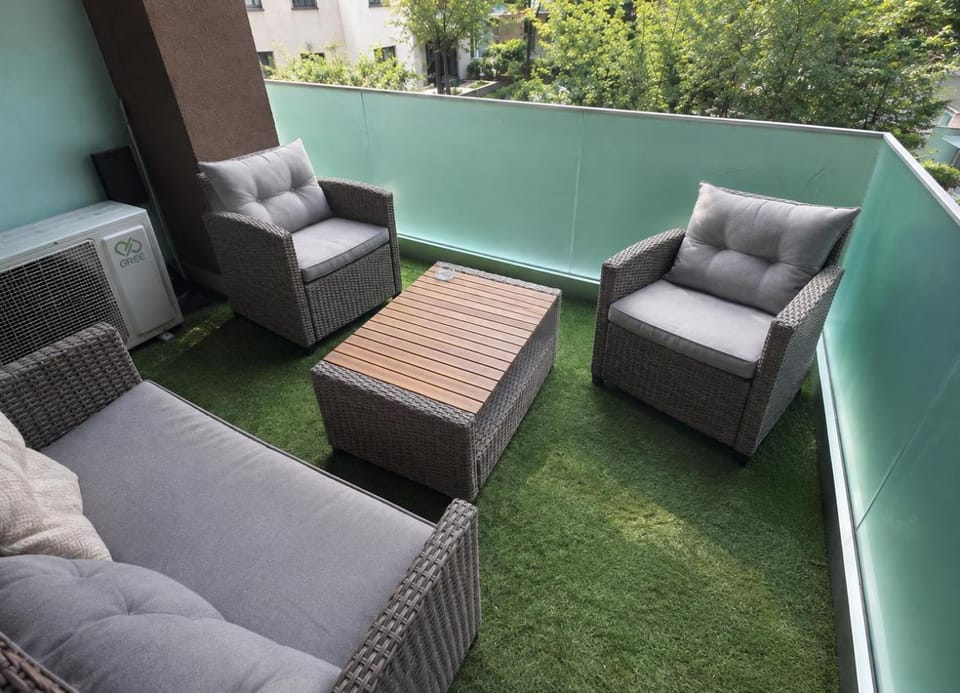 Patio, Day, Seating area, Garden view