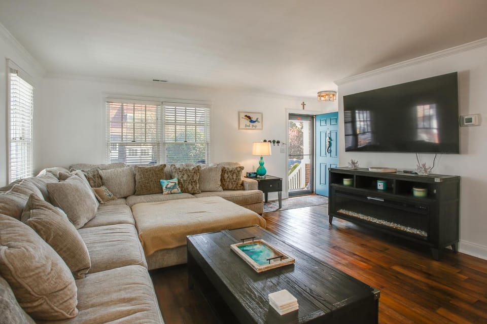 1 Mi to Steel Pier: Spacious Home w/ Private Yard! House in Atlantic City