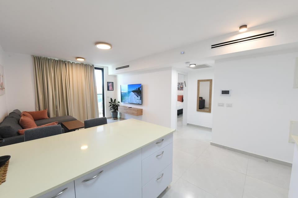 Sunlight-City Center & Sea View Apartment in Eilat