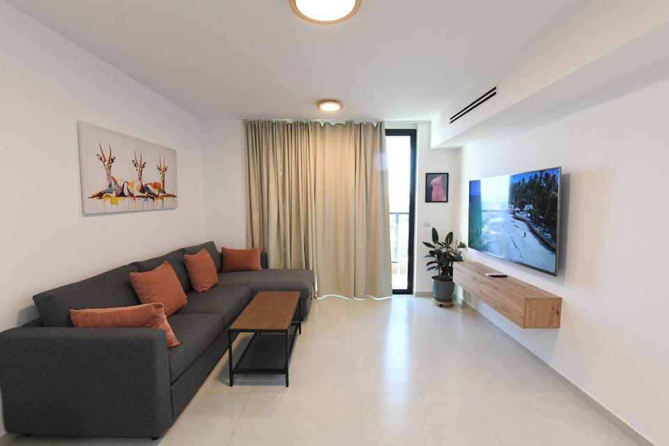 Sunlight-City Center & Sea View Apartment in Eilat