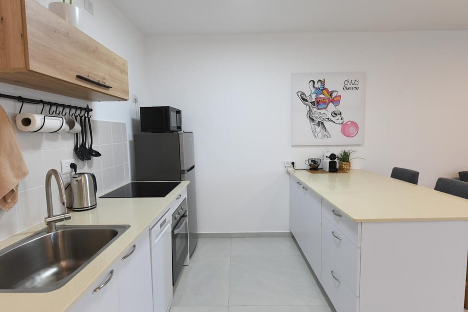 Sunlight-City Center & Sea View Apartment in Eilat