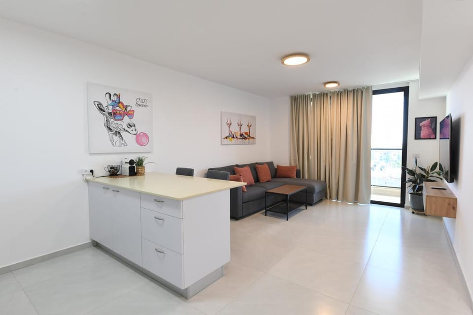 Sunlight-City Center & Sea View Apartment in Eilat