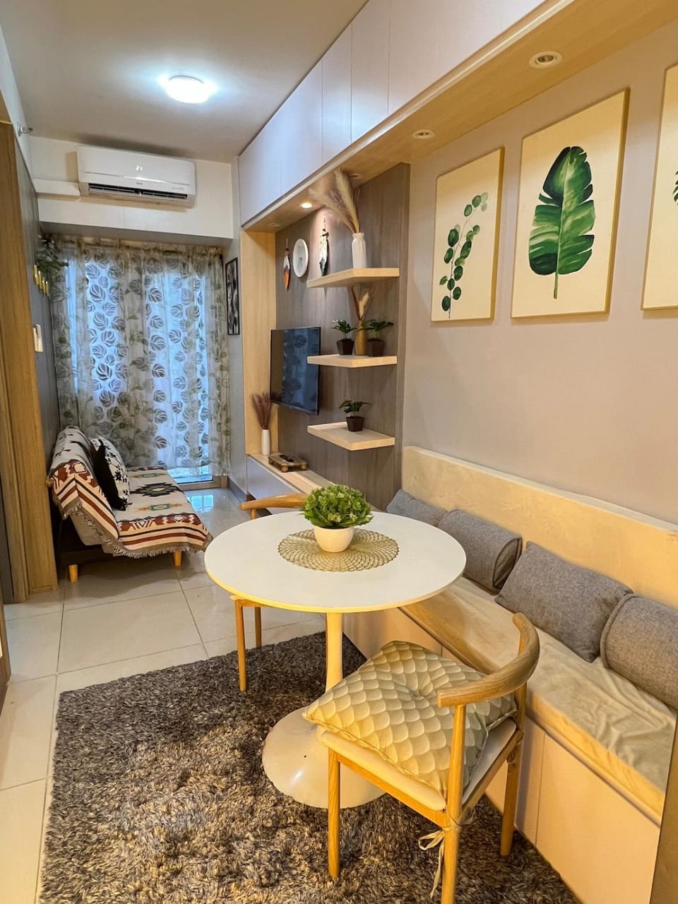 Living room, Seating area, Dining area, air conditioner