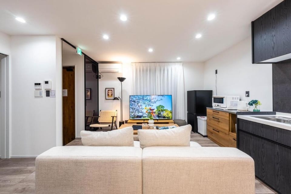 TV and multimedia, Kitchen or kitchenette, Living room, Seating area