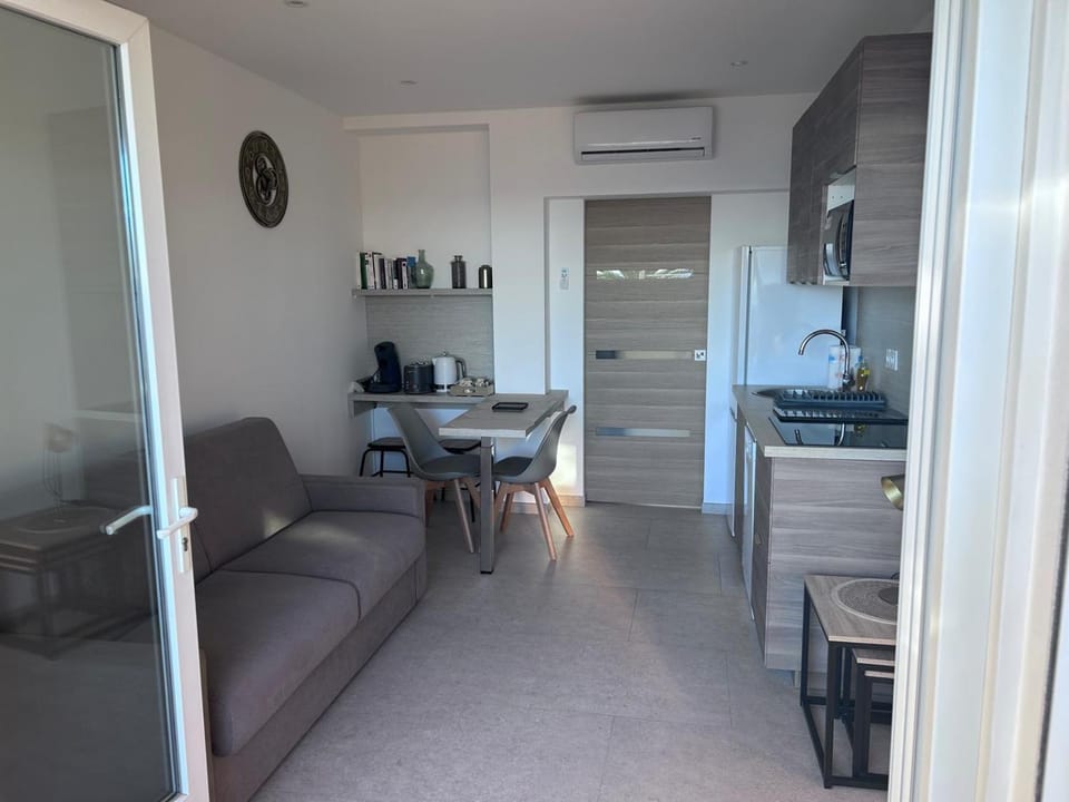 Studio vue mer Apartment in Fréjus