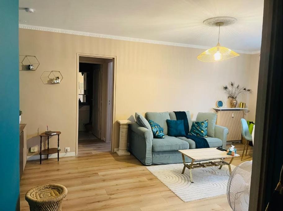 Cosy & Calme à 100m du Métro 8 Paris Direct Apartment in Créteil