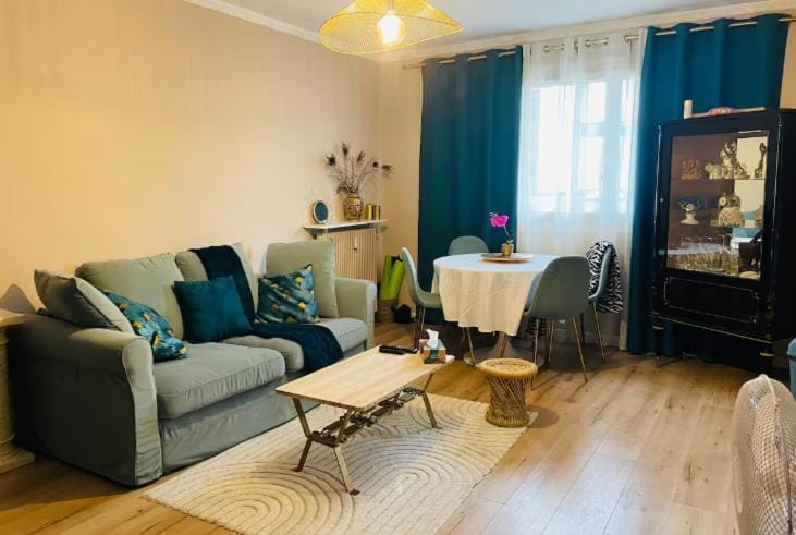 Cosy & Calme à 100m du Métro 8 Paris Direct Apartment in Créteil