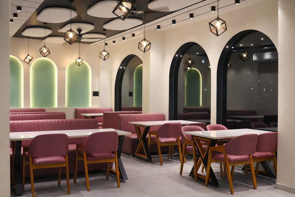 Restaurant/places to eat, Living room, Banquet/Function facilities, Seating area