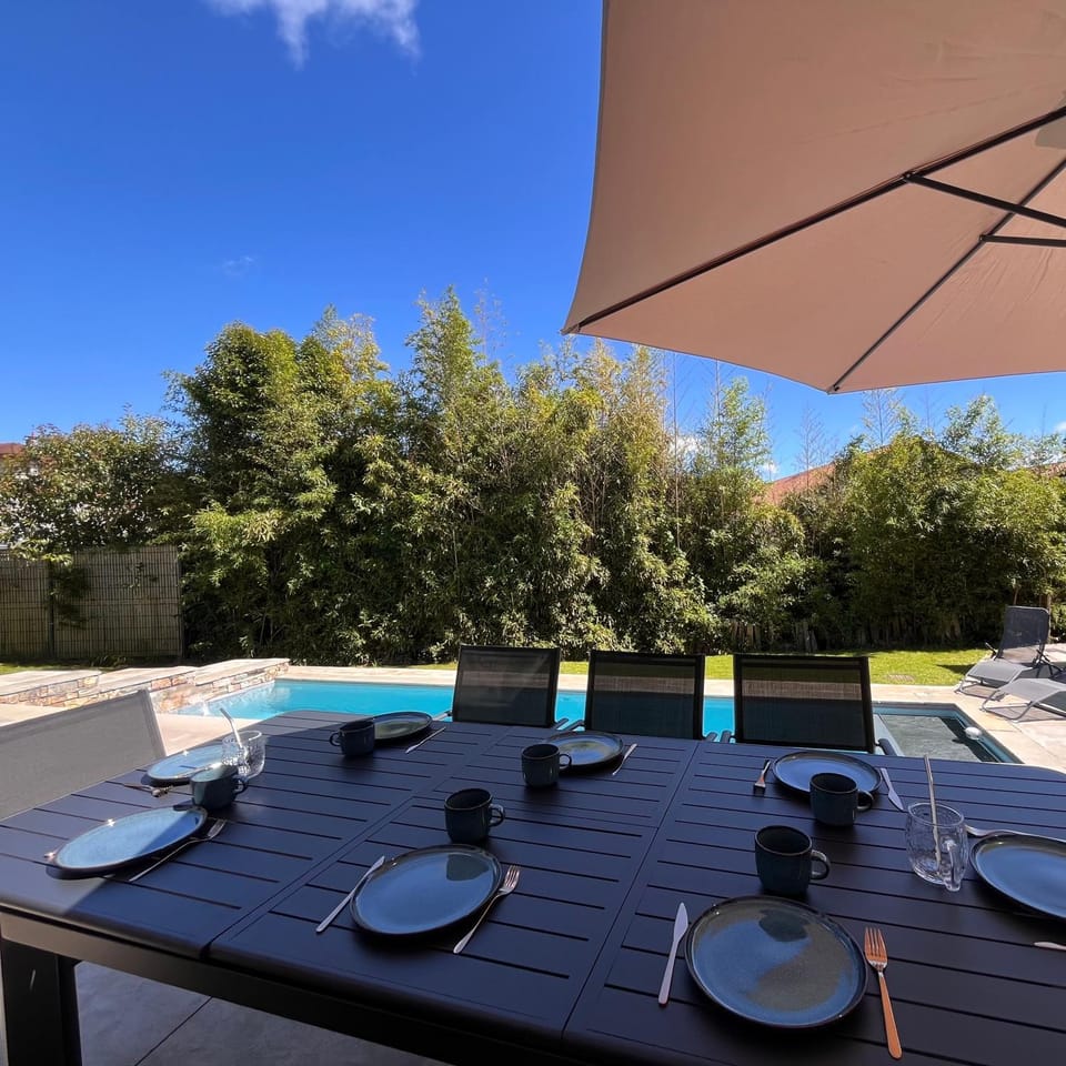 Patio, Day, Dining area, Pool view, Swimming pool, sunbed