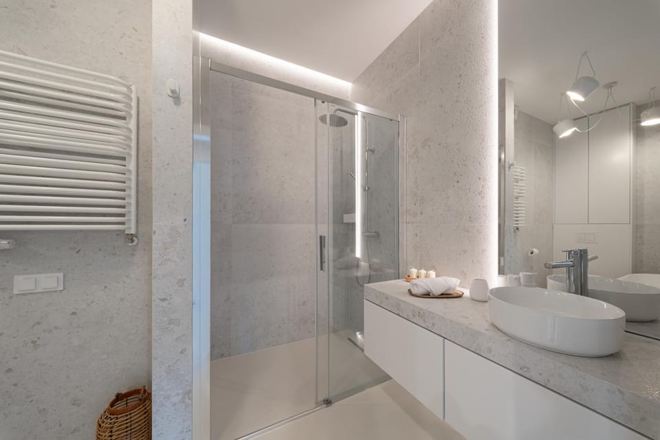 Shower, Bathroom, towels