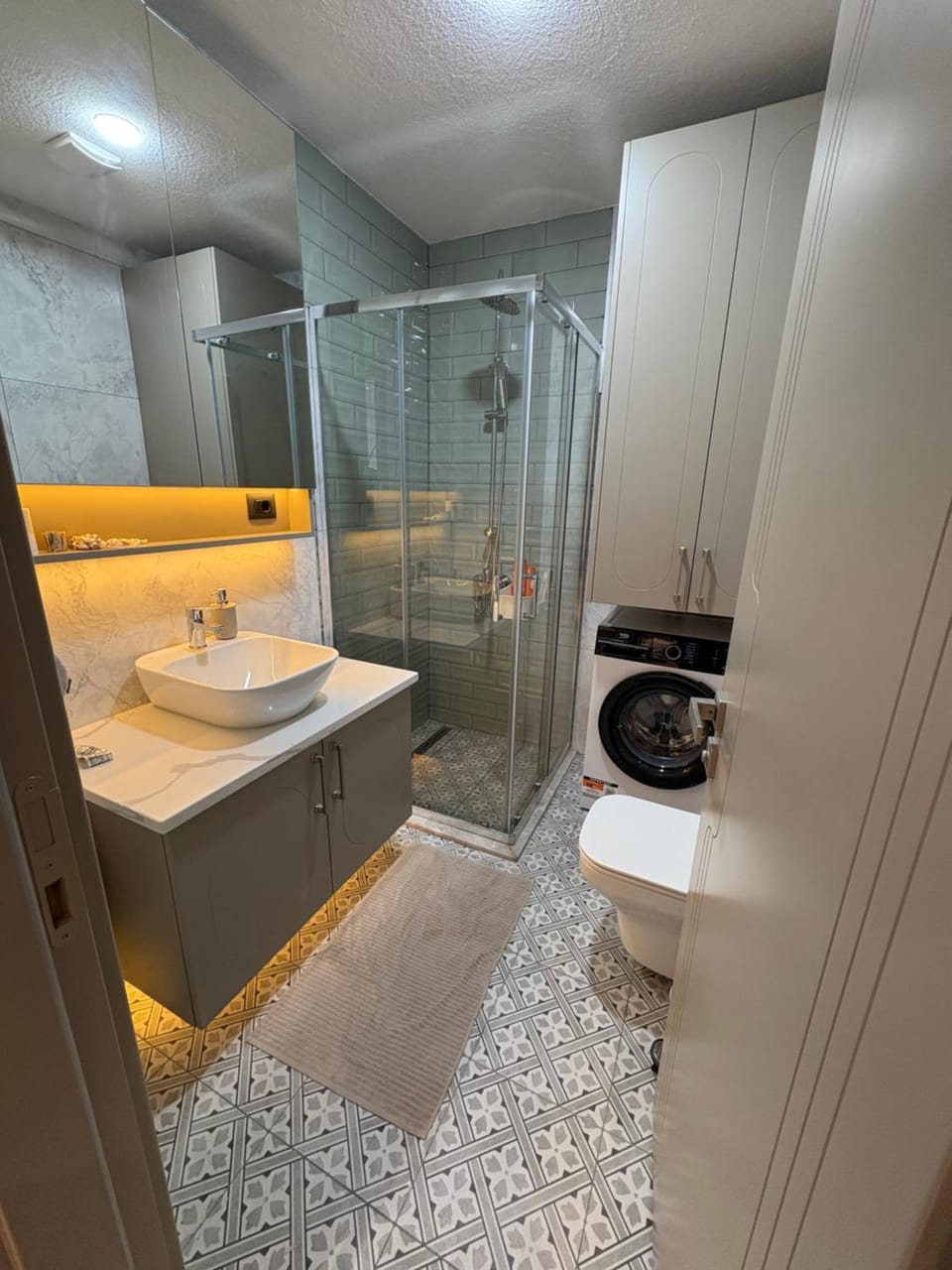 Bathroom, washing machine