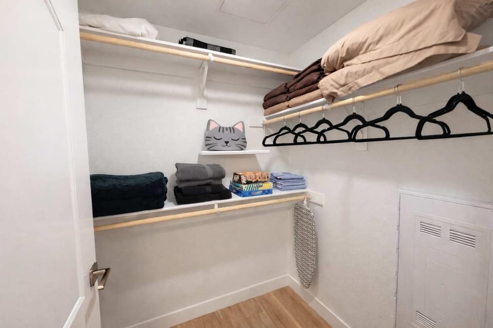 towels, wardrobe