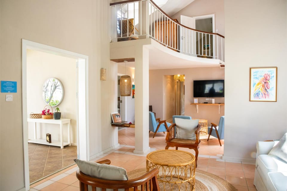TV and multimedia, Living room, Decorative detail, Seating area