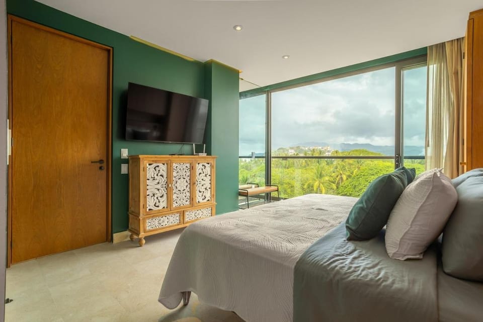 Bed, TV and multimedia, Bedroom