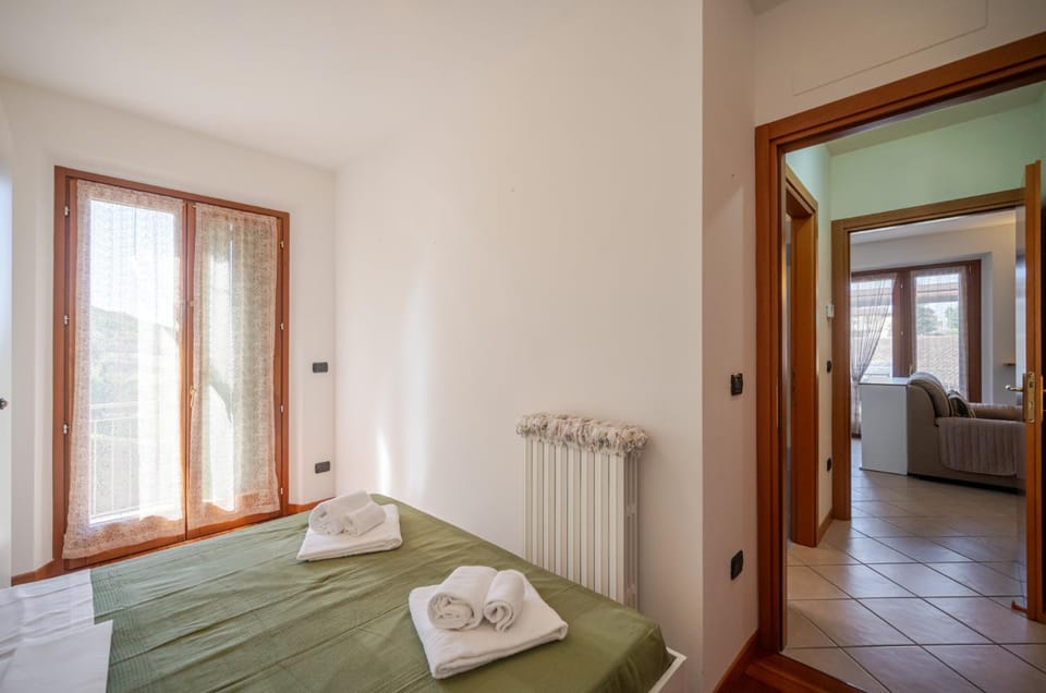 ApartmentsGarda - Volpara Essential Pool Living Apartment in Torri del Benaco