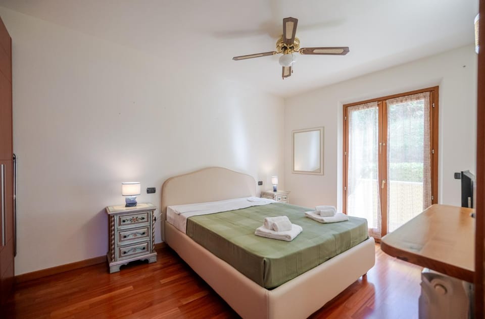 ApartmentsGarda - Volpara Essential Pool Living Apartment in Torri del Benaco
