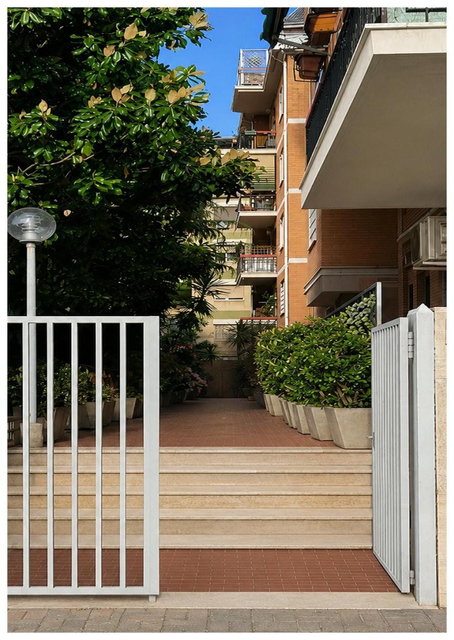 Facade/entrance