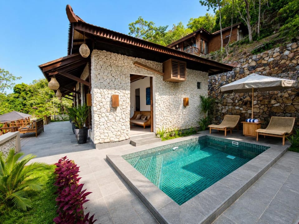 Pool view, Swimming pool, sunbed