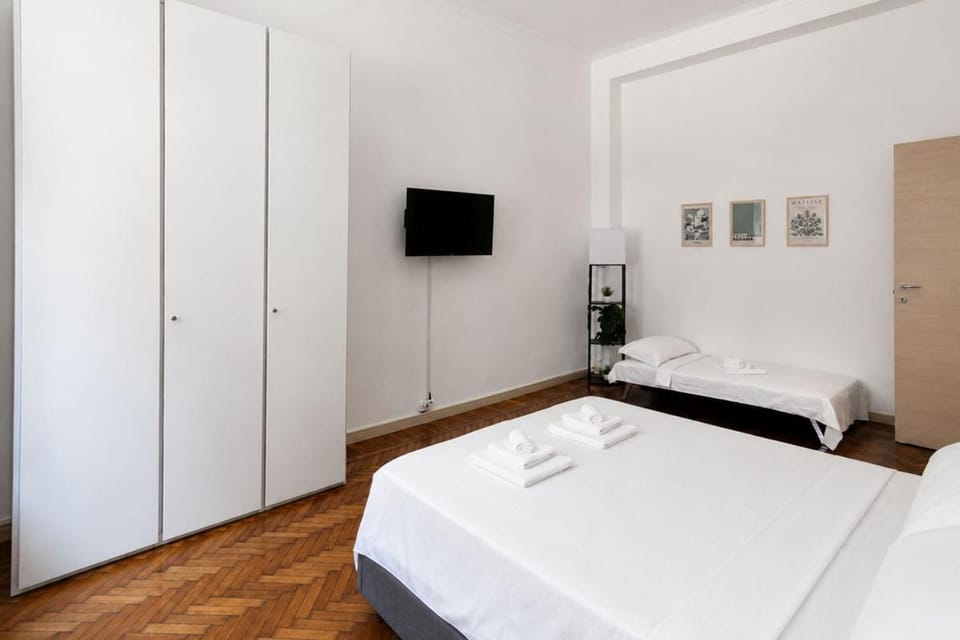 Bed, TV and multimedia, Bedroom, locker, towels, towels, wardrobe