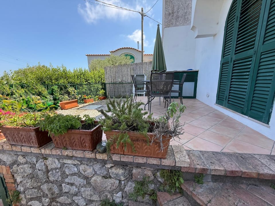 LA CICALA solo a piedi in salita 20 minuti dalla PIAZZETTA Apartment in Capri