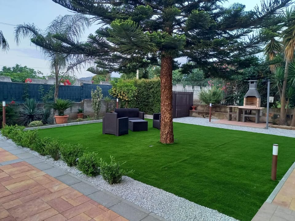 Property building, BBQ facilities, Garden