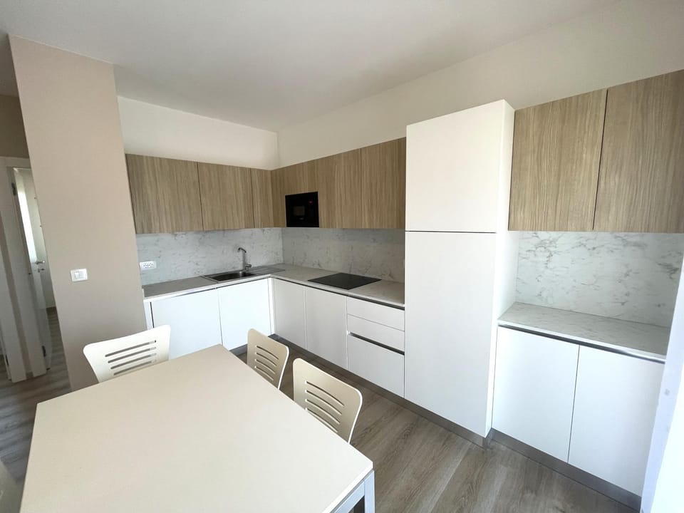 Kitchen or kitchenette, dishwasher, microwave, stove