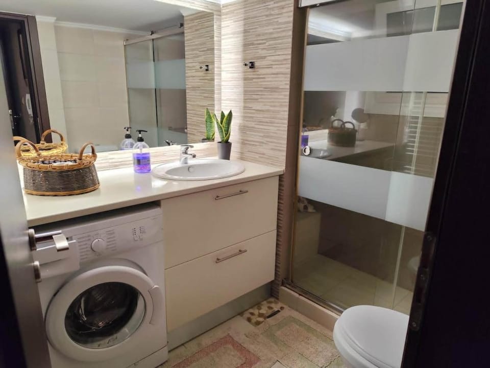 Bathroom, washing machine