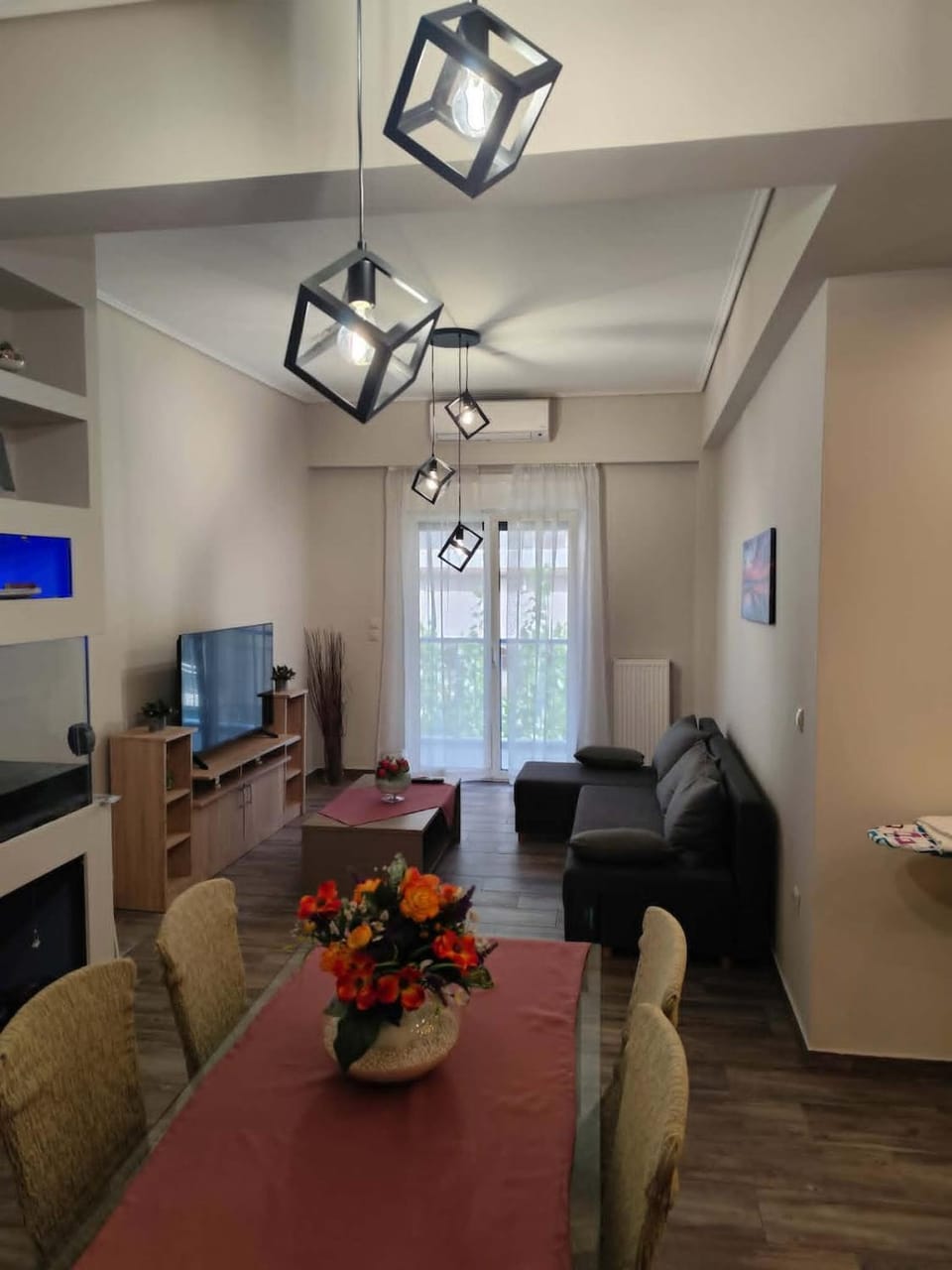 TV and multimedia, Living room, Seating area, Dining area