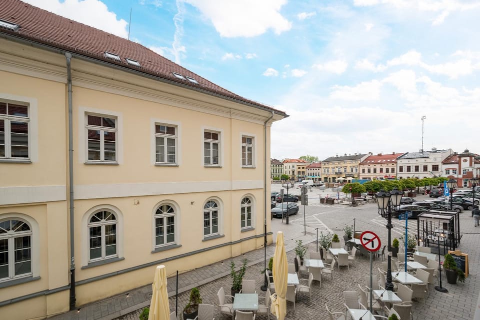 Neighbourhood, Location