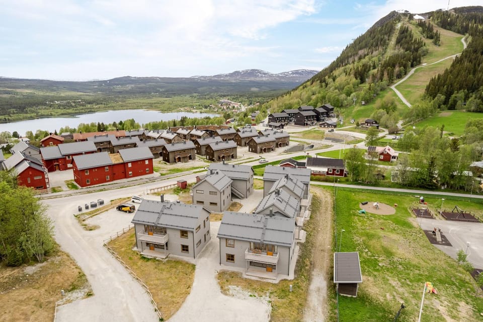 Property building, Day, Bird's eye view, Mountain view