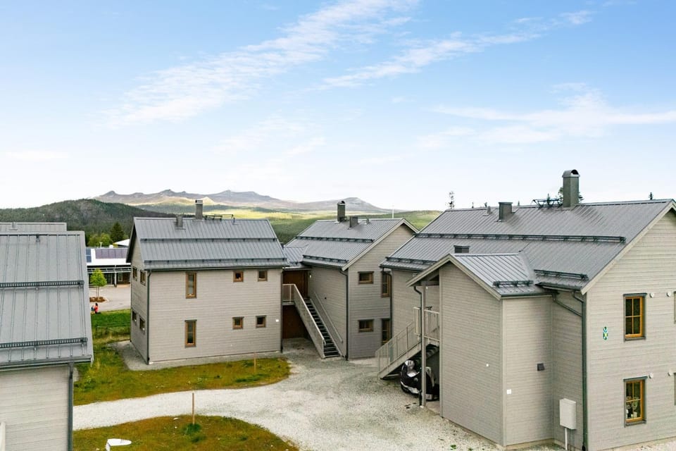Property building, Facade/entrance, Day