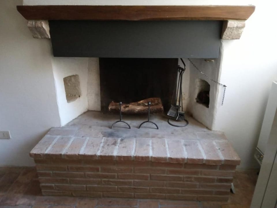 Kitchen or kitchenette, fireplace, fireplace, kitchen, kitchen