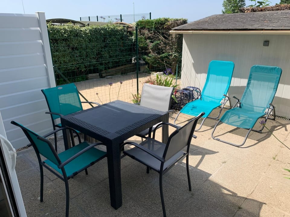 Patio, Day, Garden, Garden, Balcony/Terrace, Balcony/Terrace, Dining area, Garden view, Garden view, sunbed
