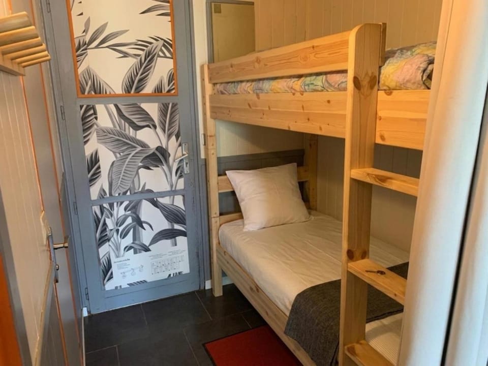 Bed, Photo of the whole room, Bedroom, bunk bed