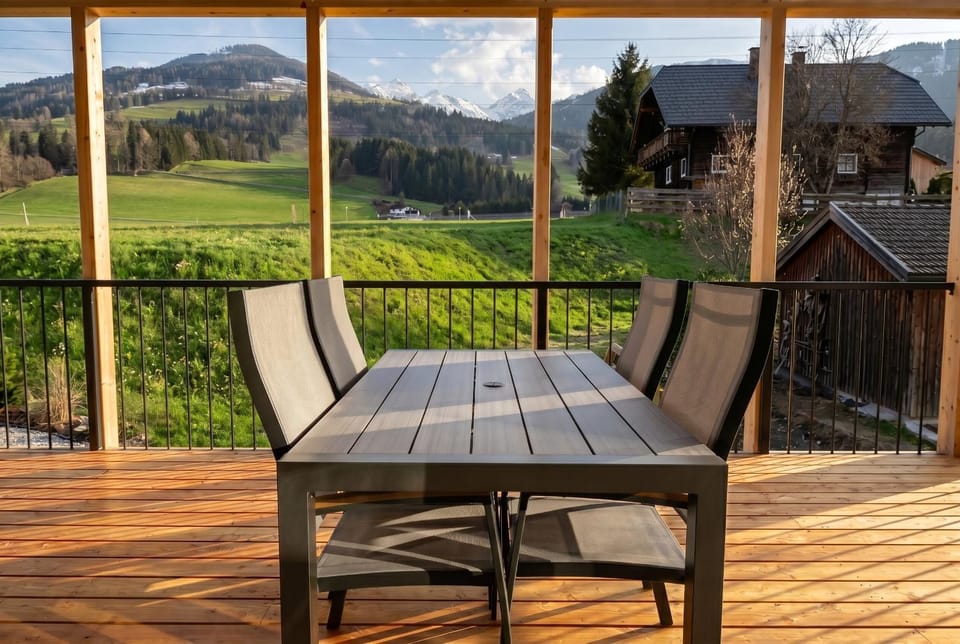 Balcony/Terrace, Dining area, Mountain view