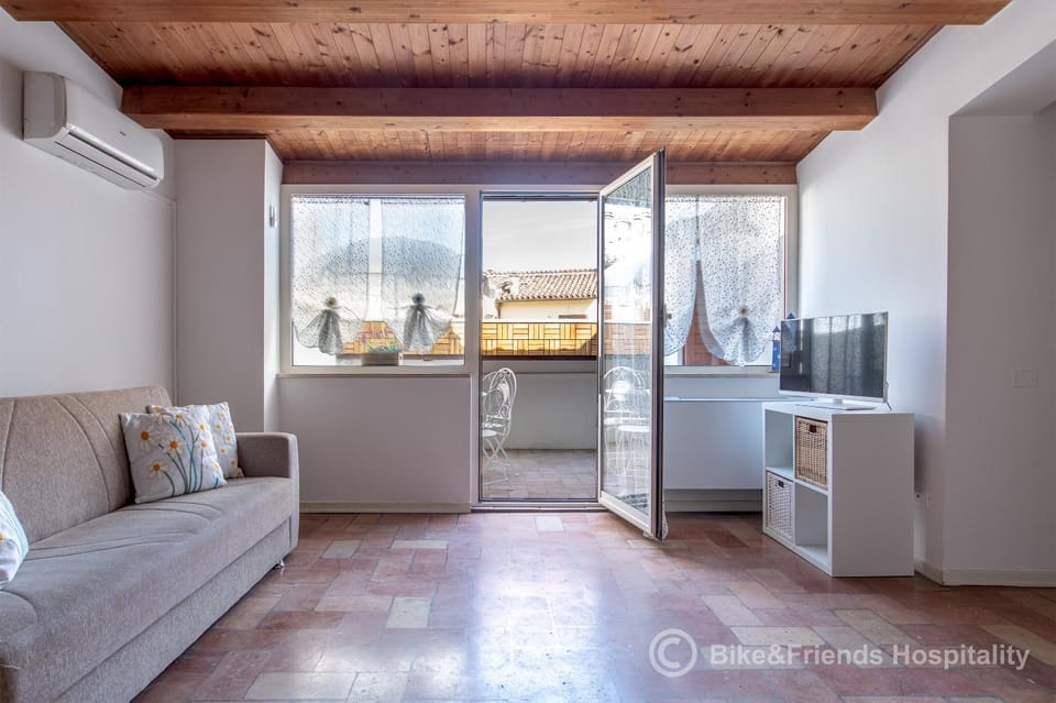 TV and multimedia, Balcony/Terrace, Living room
